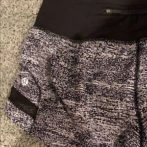 brand new size 6 lulu shorts
